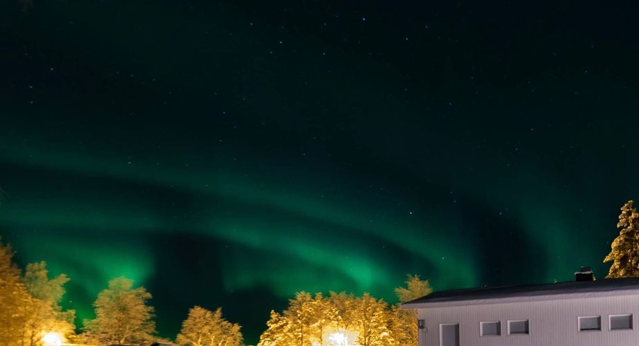 Noorderlicht boven de accommodatie